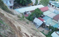 Video: Cận cảnh những "quả bom nổ chậm" phía sau khu dân cư ở Kon Tum