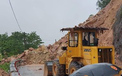 Cấm đường để nổ mìn phá đá chống tái sạt lở trên QL46B