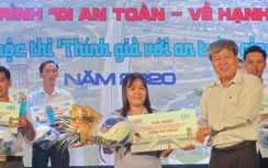 Nữ công nhân may đạt giải nhất cuộc thi "Thính giả với an toàn giao thông"
