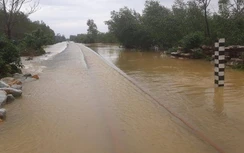 Nước lũ ngập sâu, đường sắt Bắc - Nam qua Thừa Thiên Huế bị gián đoạn