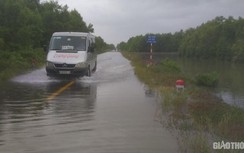 Đường Hồ Chí Minh qua Cà Mau bị ngập nặng "đe dọa" người đi đường