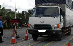Siết kiểm tra tải trọng, xử nghiêm xe quá tải “tung hoành” ở Cà Mau