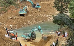 Cận cảnh ngăn đập nắn dòng Rào Trăng tìm kiếm 12 công nhân mất tích