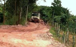 Hải Dương: Đoàn xe chở đất cày nát đường làng