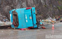 TNGT ở Hòa Bình: Xe khách lật trên QL6, 2 người chết, nhiều người bị thương