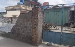 Tường sập đè tử vong nữ sinh lớp 6 đang đạp xe về nhà
