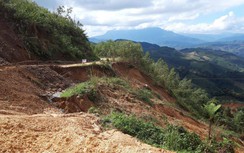 Cận cảnh điểm sạt lở đứt đường QL49A chờ giải phóng mặt bằng, nắn tuyến