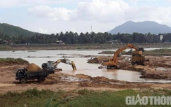 Clip: Ồ ạt khoét lòng sông Lại Giang, tuồn cát ra ngoài trái quy định