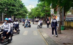 Bị CSGT xử lý, học sinh tự thuê xe máy đến trường bật khóc "sợ bố mẹ biết"
