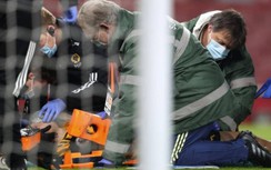 Kinh hoàng pha va chạm khiến sao Ngoại hạng Anh bất tỉnh