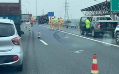 Video TNGT ngày 1/12: Xe tải lật nghiêng trên cao tốc sau va chạm xe khách