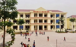 Hải Phòng: Trần trường học mới xây đã bong tróc, vữa rơi từng mảng lớn