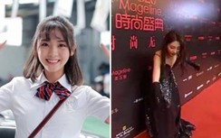 Cười ngất mỹ nhân "Thiếu gia ác ma đừng hôn tôi" rơi tóc giả trên thảm đỏ