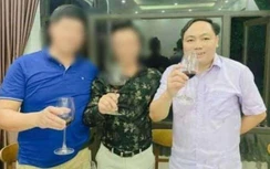 Vụ tài xế bị đánh: Người chụp ảnh cùng Trưởng CA huyện nói không liên quan