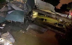 Hải Dương: Đâm vào cầu dân sinh, ô tô nằm úp dưới mương, lái xe tử vong