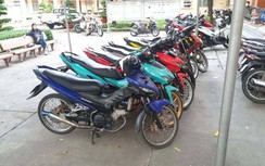 Hàng trăm “quái xế” nẹt pô, tháo chạy trốn vào nhà dân khi bị CSGT vây bắt