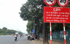 Hà Nội: Tài xế bức xúc vì chặng đua F1 hủy nhưng biển cấm vẫn còn