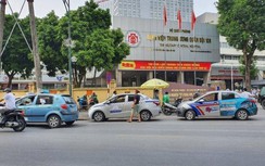 Điểm mặt hãng taxi đỗ trái phép cửa Bệnh viện Quân đội 108