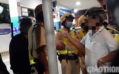 Nhiều "ma men" lẩn vào nhà vệ sinh khi bị CSGT đo nồng độ cồn