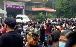 Hàng nghìn người tiễn nghệ sĩ Chí Tài ra sân bay