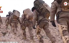 Lính tuần tra Trung Quốc được trang bị giáp trợ lực