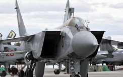 Chiến cơ MiG-31 Nga chặn máy bay Mỹ trên biển Bering