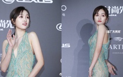 Nữ ca sĩ bị cắt sóng vì diện váy xuyên thấu phô bày cơ thể trên thảm đỏ?