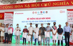 Honda Sơn Minh tặng quà thay nhớt xe máy miễn phí cho dân vùng ven TP.HCM