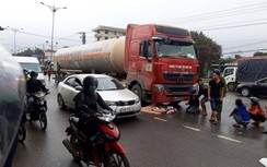 Nữ công nhân tử vong thương tâm dưới bánh xe bồn, người thân khóc ngất