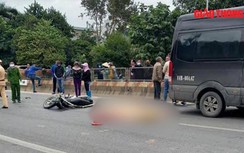 Video TNGT 15/12: Cụ ông tử vong thương tâm sau va chạm với xe khách