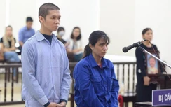 Vì sao bà ngoại xin giảm án cho cặp bố dượng, mẹ đẻ đánh bé 3 tuổi tử vong?