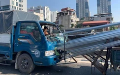 Cuộn tôn "khủng" trôi, đè bẹp cabin xe: Chở hàng cẩu thả và vô trách nhiệm