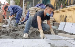 Hà Nội cuối năm lại ồ ạt thay đá vỉa hè