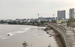 Hải Phòng: Nước thải mùi hôi thối, bọt trắng xóa xả thẳng ra sông Lạch Tray