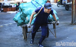 Áo cộc mưu sinh giữa đêm đông rét buốt ở Hà Nội