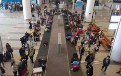 Đánh nhau tại băng chuyền hành lý, nữ hành khách bị cấm bay