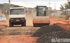 Đắk Nông: Công an nói gì xe hết niên hạn vẫn sử dụng thi công đường?