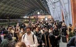 Xuất hiện biến chủng virus Covid-19 mới, London náo loạn