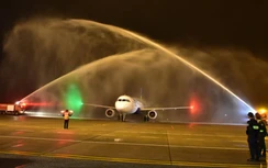 Tàu bay Vietravel Airlines lần đầu tiên hạ cánh tại sân bay căn cứ Phú Bài