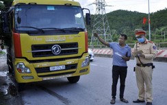 Tài xế xếp hàng, mất cả tháng lương vì nộp phạt vi phạm tốc độ