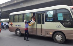 Cuối năm, xe khách lại rồng rắn chạy "rùa bò" bắt khách gần bến Mỹ Đình