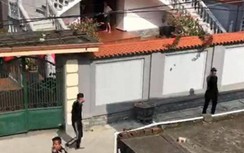 Khởi tố vụ án gần 20 người truy sát, nạn nhân trèo nóc nhà thoát thân