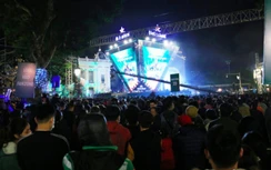 Hà Nội: "Biển người" xuống phố "dự tiệc" Chào năm mới 2021