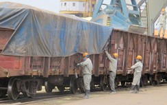 Năm thử “lửa” vận tải đường sắt