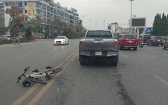 Ô tô bán tải tông bị thương Đại tá Biên phòng đạp xe qua đường