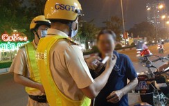 Ma men "cù nhầy" bỏ xe máy, nhất quyết không chịu cho CSGT đo nồng độ cồn