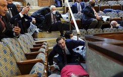 Người ủng hộ Donald Trump xông vào tòa quốc hội, một phụ nữ bị bắn chết