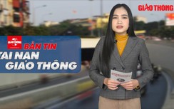 Video TNGT ngày 8/1: Xe máy kẹp 3 tông đuôi xe tải, 2 người tử vong tại chỗ