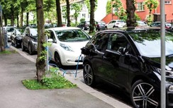 Quốc gia đầu tiên xe điện lấn át xe xăng dầu