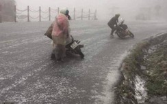 Nhiều ô tô, xe máy gặp sự cố vì tuyết rơi, lãnh đạo Lào Cai chỉ đạo khẩn